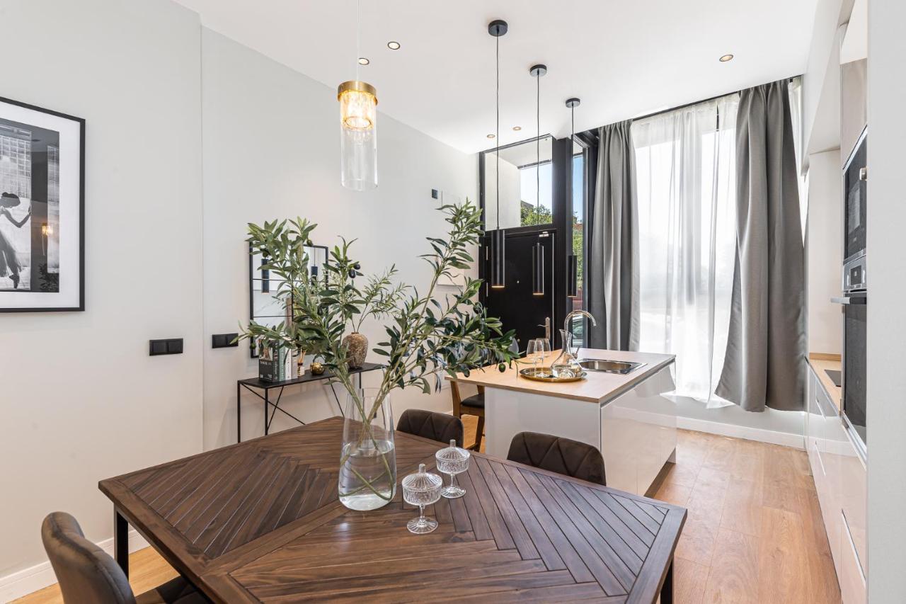 Totec Ventures Apartment Madrid Luaran gambar